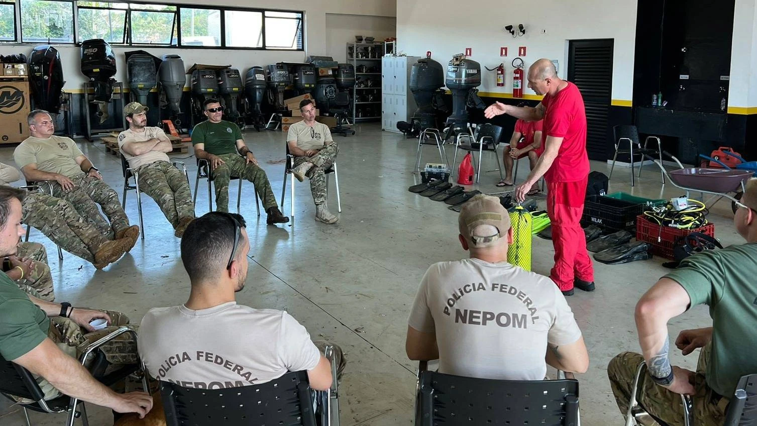 Foto relacionada a notícia: Policiais militares do Pelotão Cobra do BPFRON são habilitados em mergulho autônomo