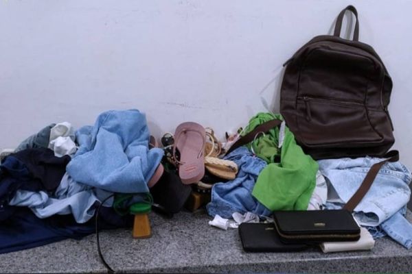 Mulher de 42 anos é detida acusada de furtar roubas em shopping na Avenida Toledo