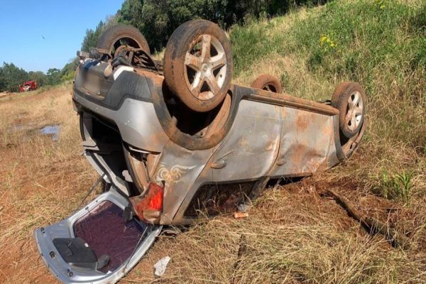 Imagem referente a notícia: Capotamento deixa duas pessoas feridas na BR-277 em Laranjeiras do Sul