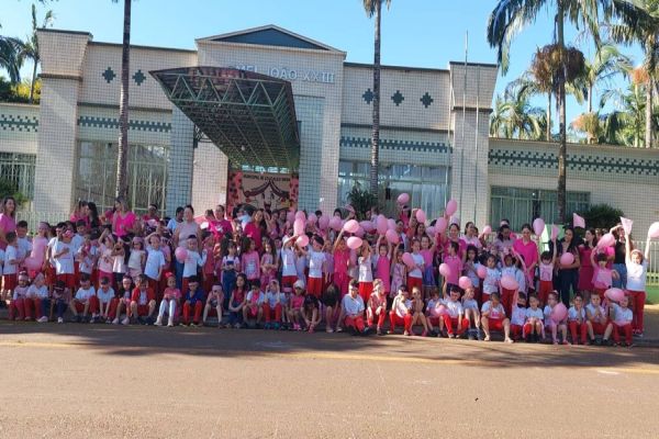 Cafelândia: Cmei João XXIII realiza passeata de conscientização sobre a prevenção do Outubro Rosa