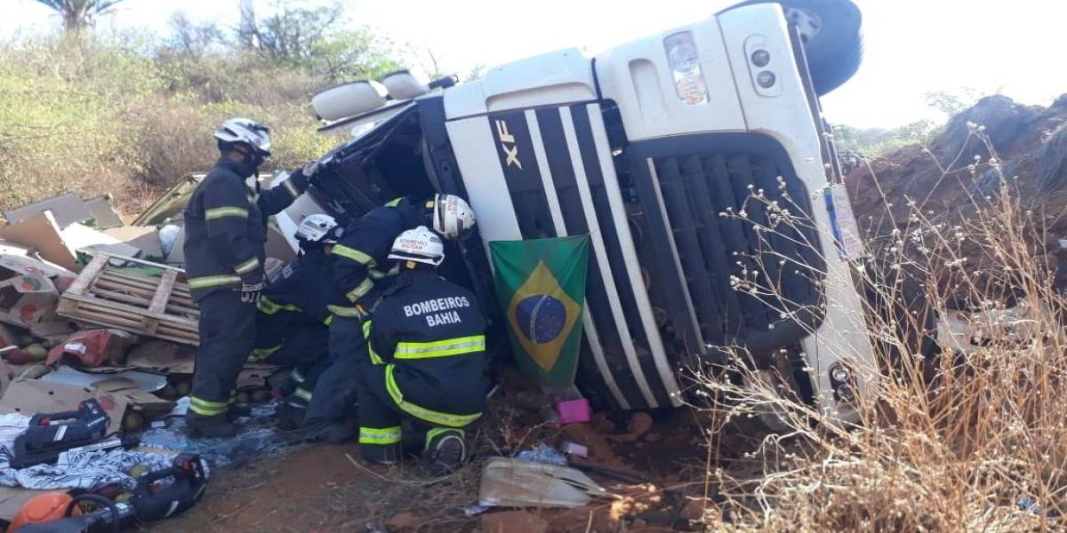 Caminhoneiro do oeste do Paraná morre após tombar caminhão na BR-030 na Bahia