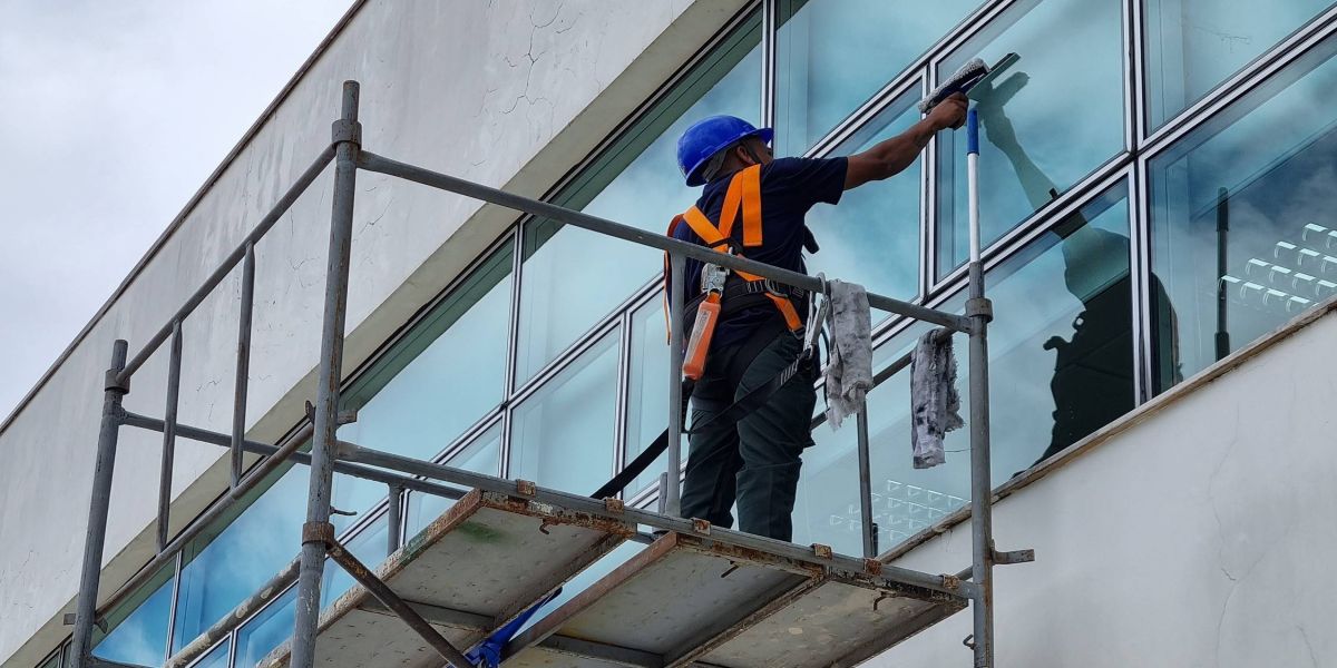 Setor de serviços impulsiona geração de empregos em setembro no Paraná