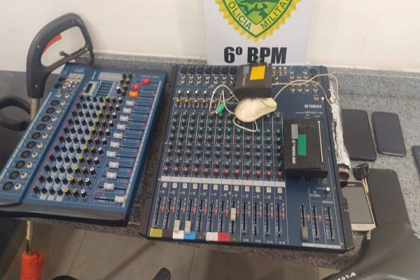Cinco pessoas são detidas com diversos produtos oriundos de furtos no Bairro Interlagos