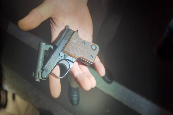 Homem é detido pela PM, após realizar disparos de arma de fogo na BR-277 em Cascavel