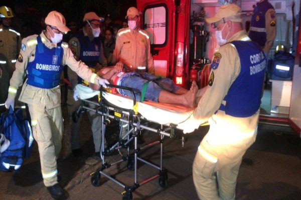 Imagem referente a notícia: Homem baleado pede ajuda em residência no Bairro Cataratas