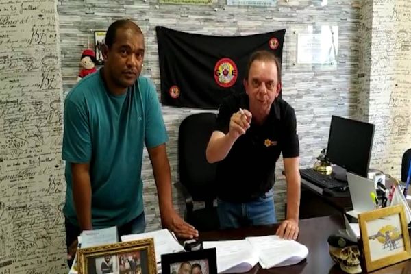 Vereadores assinam documento pedindo a redução do número de vereadores de 21 para 17 em Cascavel