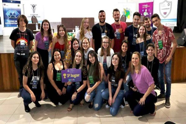 Gincana ultrapassa meta de arrecadação de lacres e tampinhas para compra de cadeiras de rodas