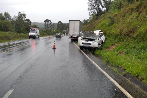 Criança de 2 anos morre em grave acidente na BR-277