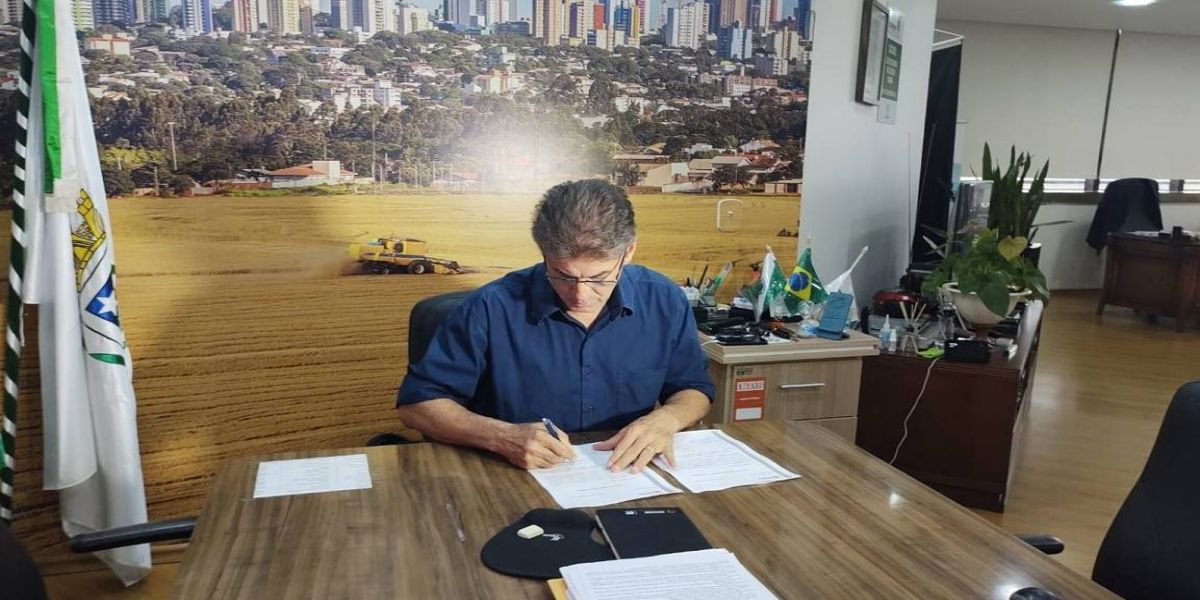 Paranhos veta projetos do 13º salário e aumento de vereadores e destacou "um sinal de maturidade”