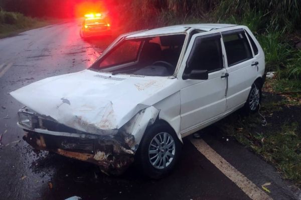 Duas pessoas ficam feridas após saída de pista na PR-585 em Vera Cruz do Oeste