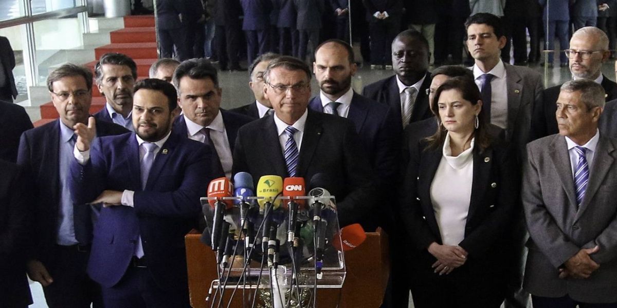 Presidente Jair Bolsonaro faz pronunciamento e critica manifestações que prejudicam população