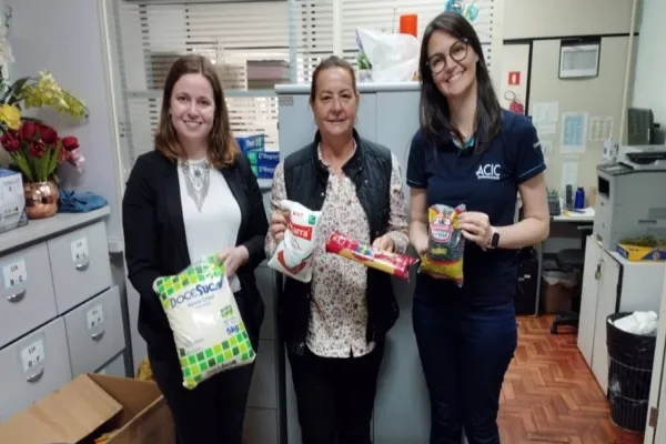 Foto relacionada a notícia: Alimentos arrecadados no 6º Fórum Empreender atendem Apae e Dorcas
