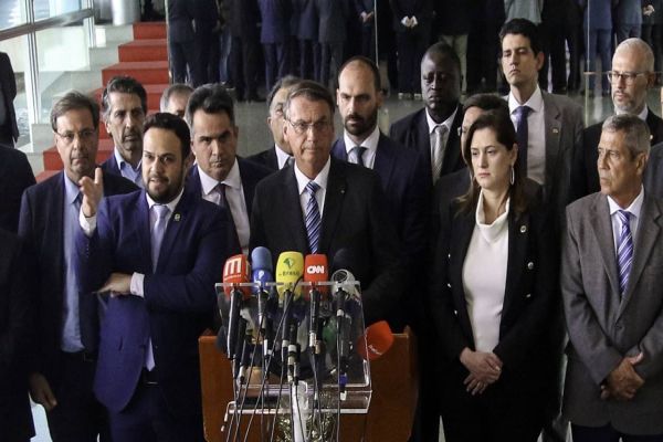 Presidente Jair Bolsonaro faz pronunciamento e critica manifestações que prejudicam população