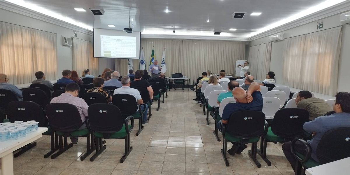 Bacias Hidrográficas: Sindicato sedia apresentação de Programa de Conservação