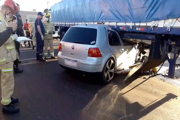 Imagem referente a notícia: Violenta colisão de trânsito na rodovia BR-277, deixa uma vítima fatal