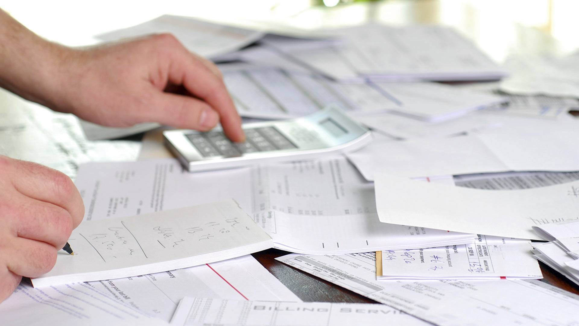 Cresce o número de endividados e a analfabetização financeira é apontada como causa do problema