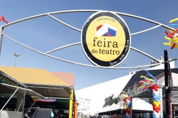 Foto relacionada a notícia: Feira do Teatro conta com produtos natalinos para população