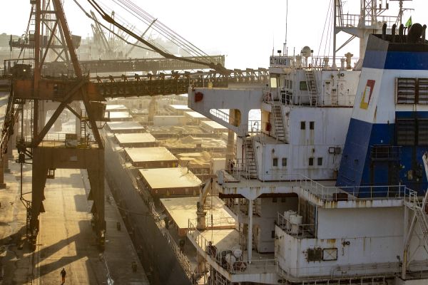 Porto de Paranaguá registra alta de 102% nas exportações pelo Corredor Leste em outubro