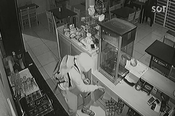 Imagem referente a notícia: Restaurante é arrombado e tem diversos produtos furtados na Rua Potiguaras