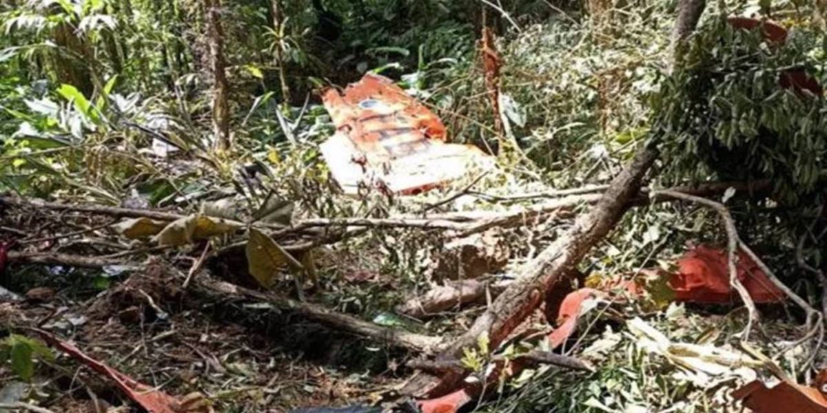 Avião da FAB desaparecido em SC é encontrado com duas pessoas mortas