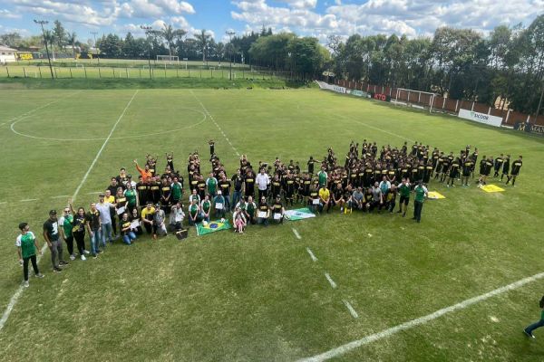 FC Cascavel realiza Primavera Aurinegra com crianças de projeto social