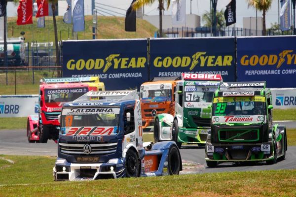 Thiago Rizzo vence última corrida da temporada da Copa Truck, entre os Super Trucks