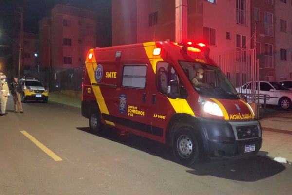 Imagem referente a notícia: Homem é morto a facadas dentro de apartamento no Jardim Riviera em Cascavel