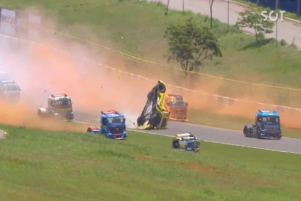 Impressionante: Djalma Fogaça sofre acidente durante a etapa final da Copa Truck