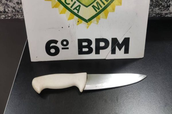 Mulher de 32 anos é detida pela PM após ameaçar com faca idosa no Jardim Melissa