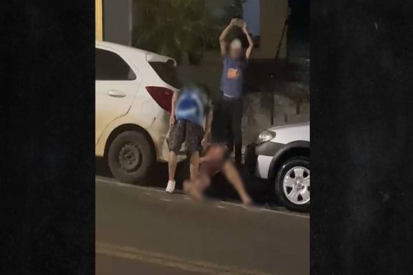 Imagem referente a notícia: Revoltante: Homem é violentamente agredido a pedradas por jovens em Chopinzinho