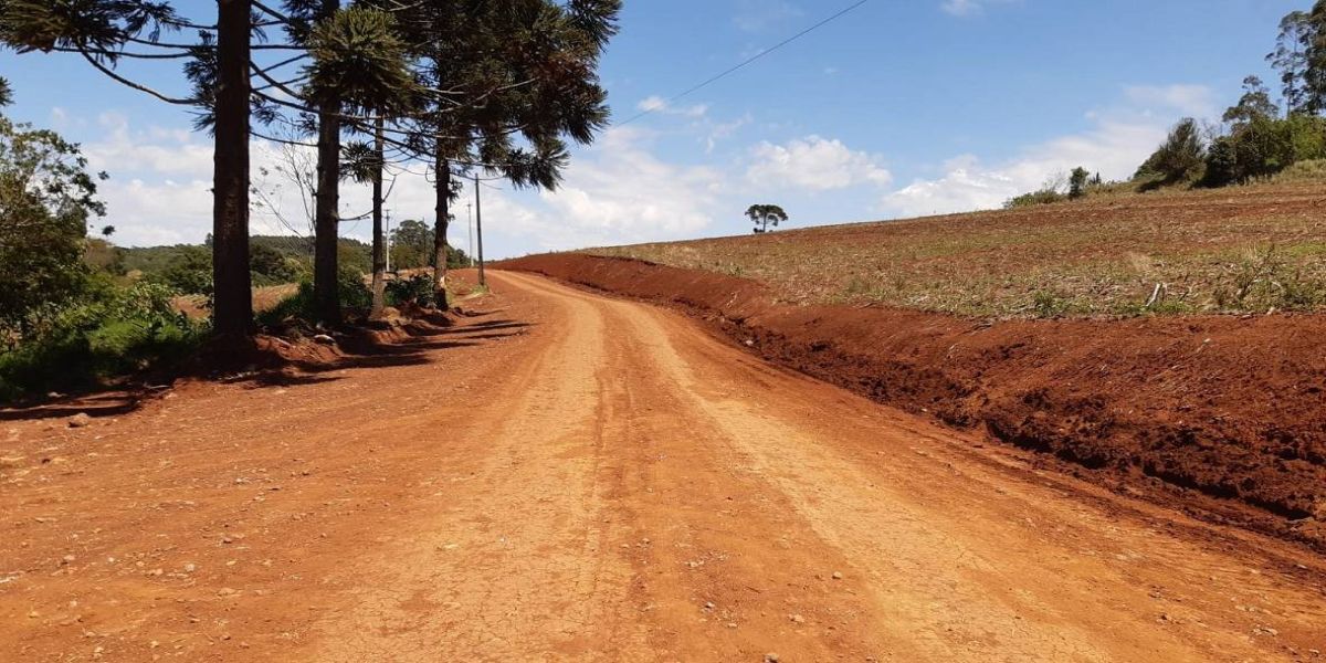 Estabilizante de solo melhora vias rurais no distrito de São João D'Oeste