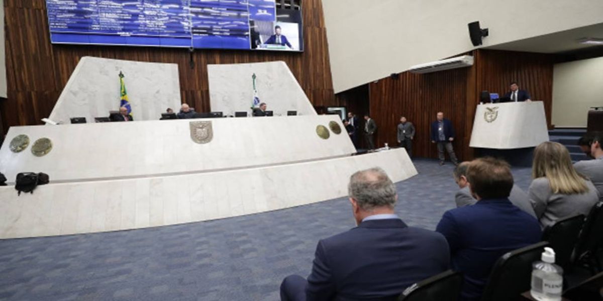 Mesa Diretora da Assembleia reafirma necessidade de defesa da democracia brasileira