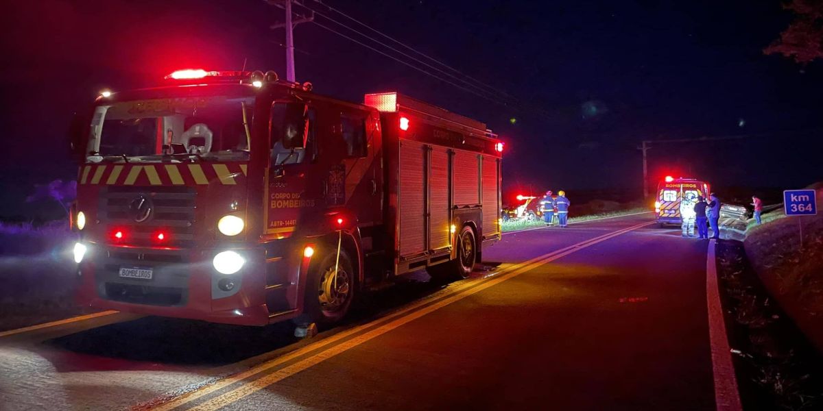 Três pessoas ficam gravemente feridas após colisão frontal na PR-180 em Cascavel