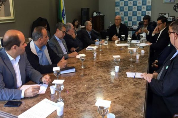 Frente Parlamentar divulga documento que pede a suspensão das novas concessões