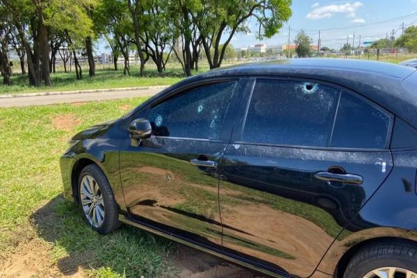 Oficial da Aeronáutica morre após carro ser alvejado a caminho do Aeroporto