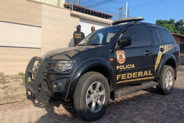 Polícia Federal desarticula grupo que importava vinho ilegalmente
