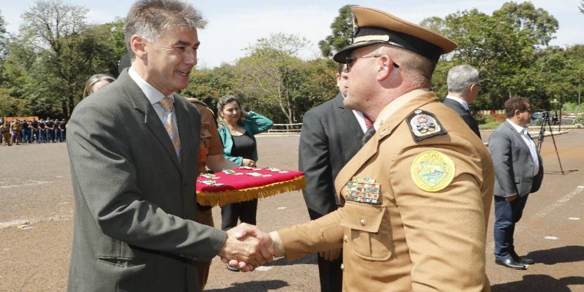 Comando Regional da PM comemora 12 anos e prefeito Paranhos recebe homenagem