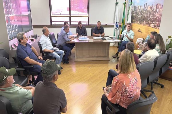 Valdecir Alcantara e Paranhos ouvem reivindicações de moradores de São João