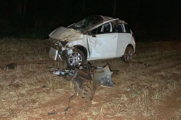 Imagem referente a notícia: Homem fica encarcerado após capotar veículo na BR-277, em Santa Tereza do Oeste