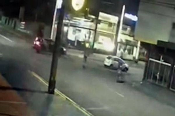 Imagem referente a notícia: Duas pessoas ficam feridas em confronto com a PM na região central de Cascavel