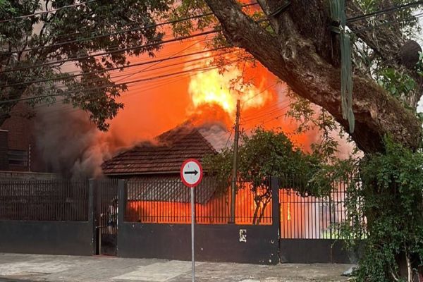 Imagem referente a notícia: Incêndio em pensionato deixa um morto e três pessoas gravemente feridas no norte do Paraná