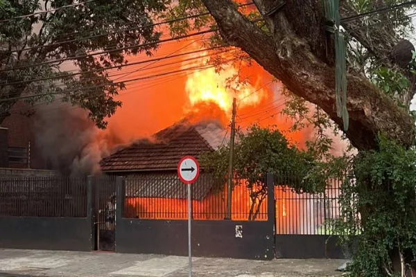 Foto relacionada a notícia: Incêndio em pensionato deixa um morto e três pessoas gravemente feridas no norte do Paraná