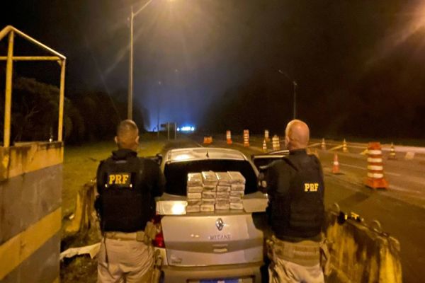 PRF apreende carro transportando cocaína na BR-277 em Guarapuava