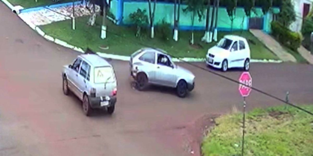 Criança fica ferida após colisão no Bairro Esmeralda; Carro envolvido na batida fugiu