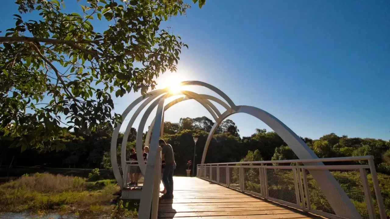 Novembro também de festa para cartão-postal de Cascavel