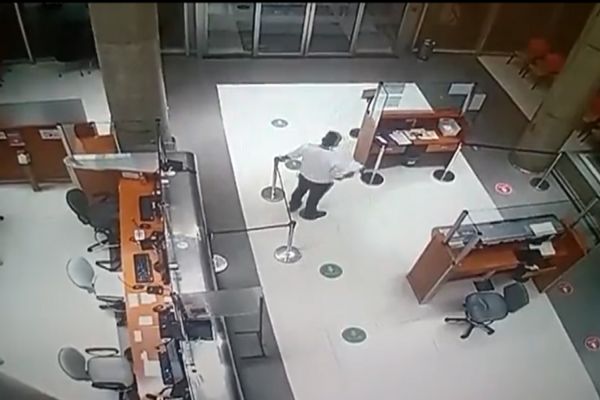 Guarda de hospital conversa com 'fantasma' logo após paciente morrer; vídeo