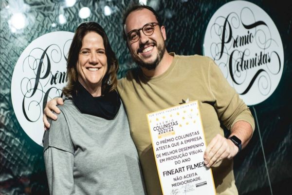 FineArt Filmes de Cascavel recebe premiação de produtora do ano no Prêmio Colunistas Sul 2022