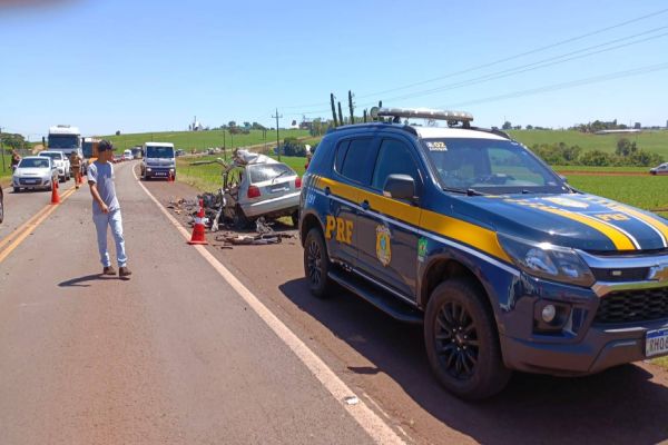 Imagem referente a notícia: Ônibus com trabalhadores se envolve em forte colisão e uma pessoa morre na BR-369