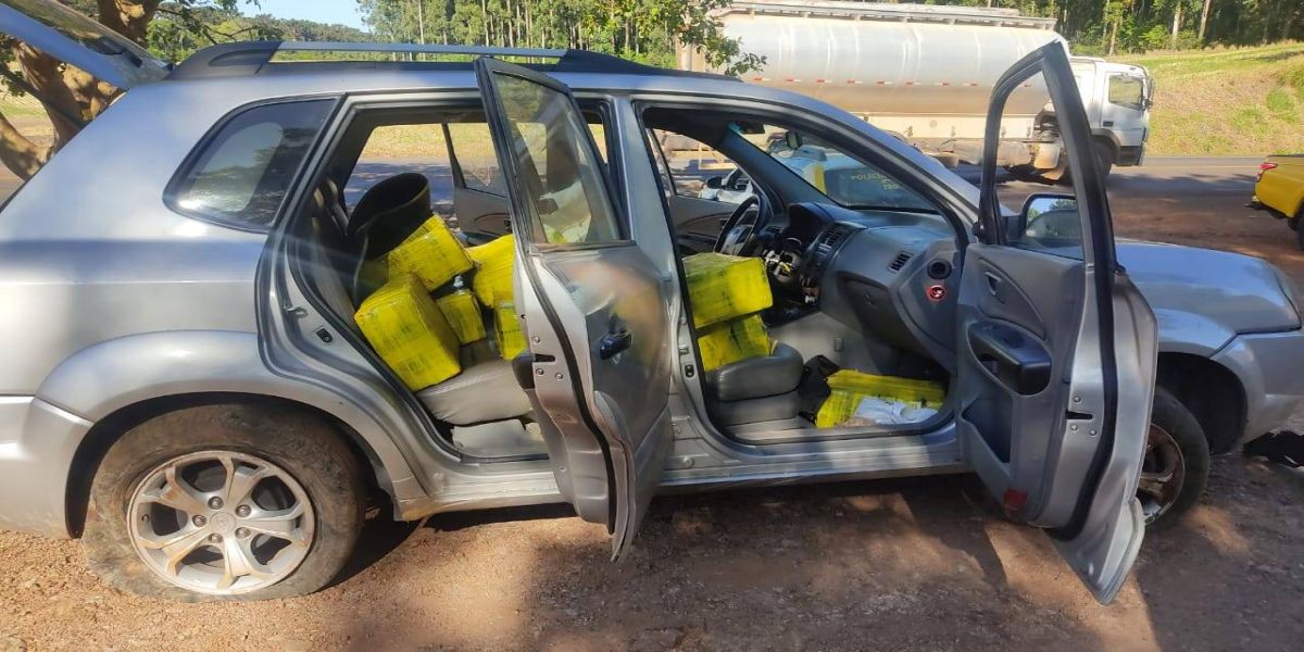 PRE apreende veiculo Hyundai Tucson carregado com 408 quilos de maconha na PR-182