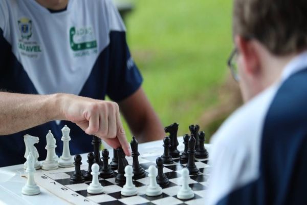 Imagem referente a notícia: Enxadristas de quatro países participam de competição em Cascavel